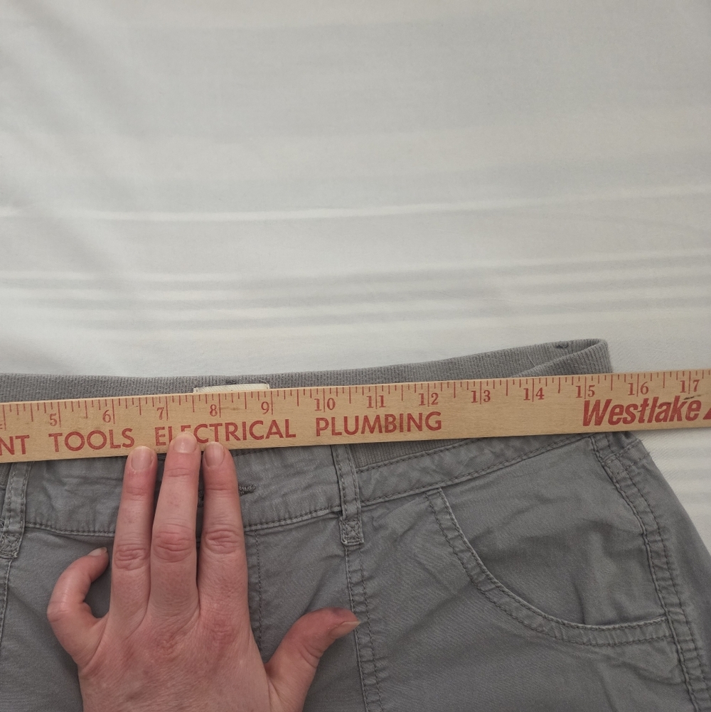 St. John's Bay Gray Capris - Picture 5 of 5